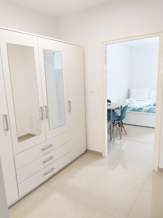 White Studio Apartman Pola Esterno foto