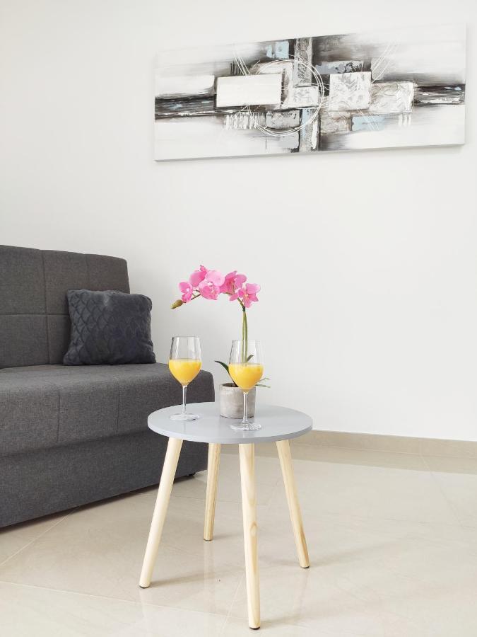 White Studio Apartman Pola Esterno foto