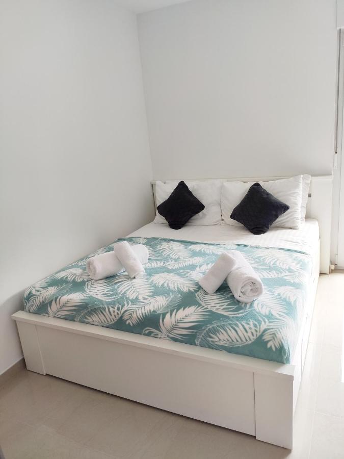 White Studio Apartman Pola Esterno foto