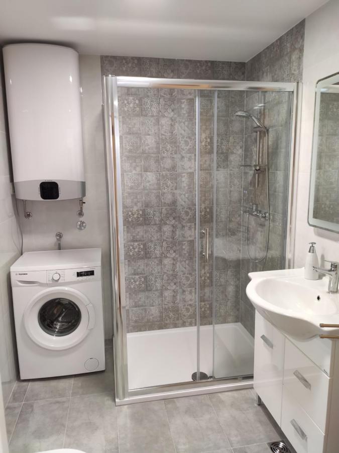 White Studio Apartman Pola Esterno foto